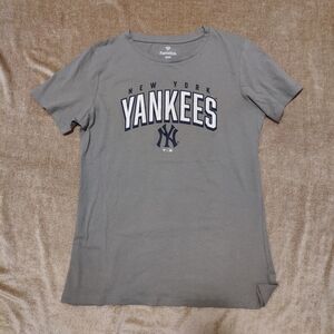 New 🆕 Fanatics Gray New York Yankees T-Shirt, Sz M